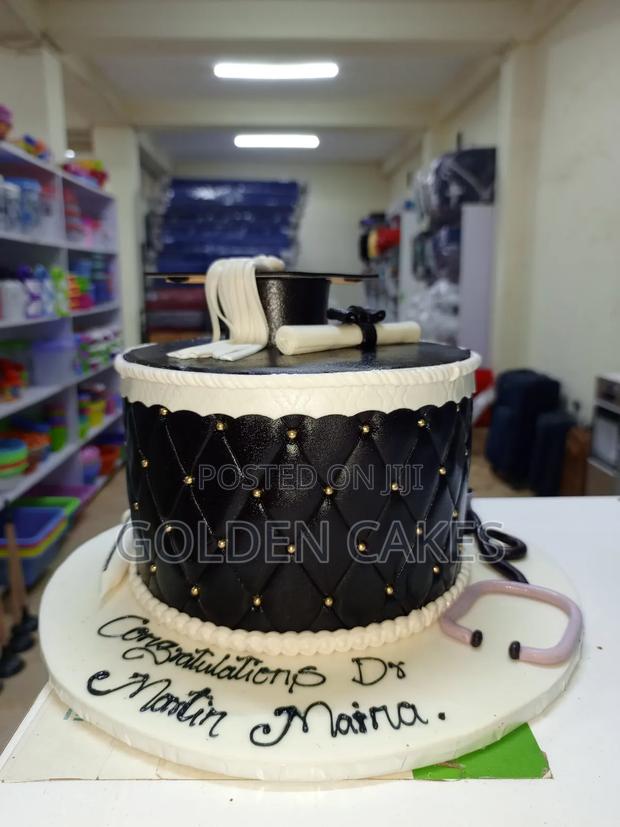 Graduation Cakes - thumbnail 3