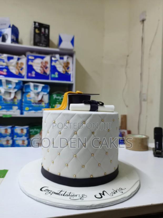 Graduation Cakes - thumbnail 4