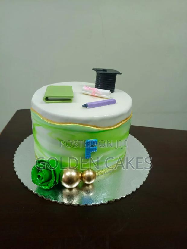 Graduation Cakes - thumbnail 5