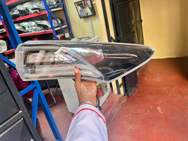 Rhs Taillight/ Backlight Harrier 2015 Body - main view