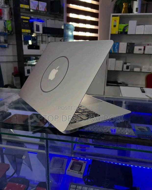 Laptop Apple MacBook Air 8GB Intel Core I5 SSD 128GB