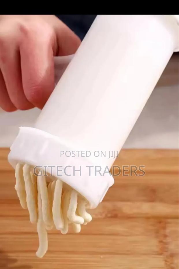 * Manual Noodles Maker ,Press Pasta Maker, Machine