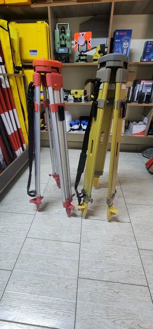 Heavy Duty Hardwoos Surveying Tripod