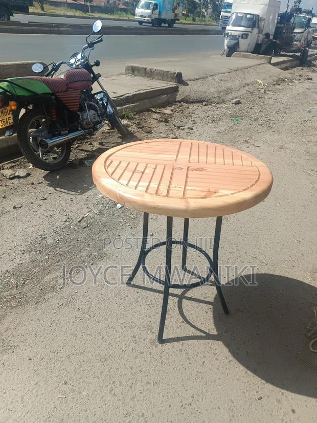 Restaurant Round Groove Table