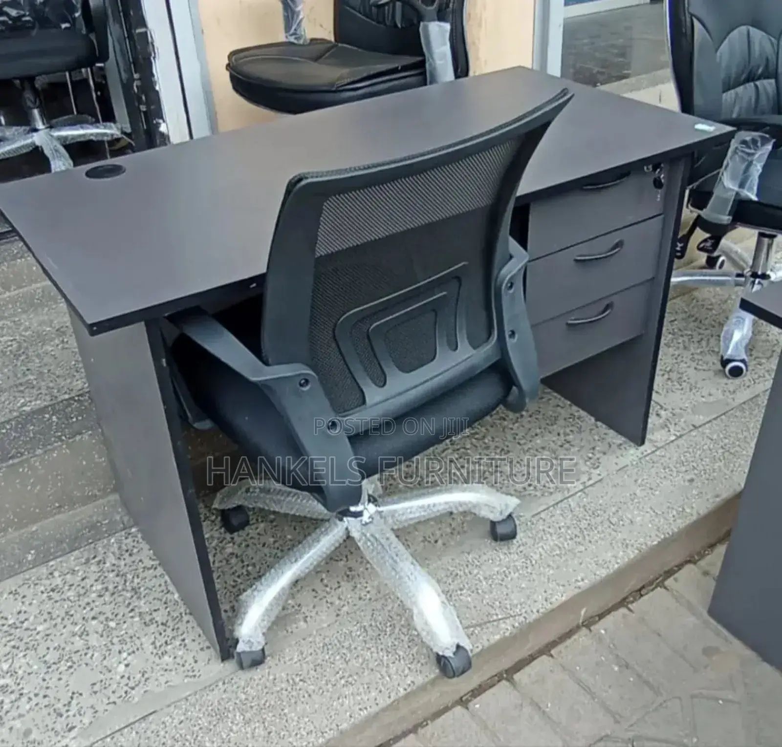 Combo Gray Desk and Secretarial Seat
