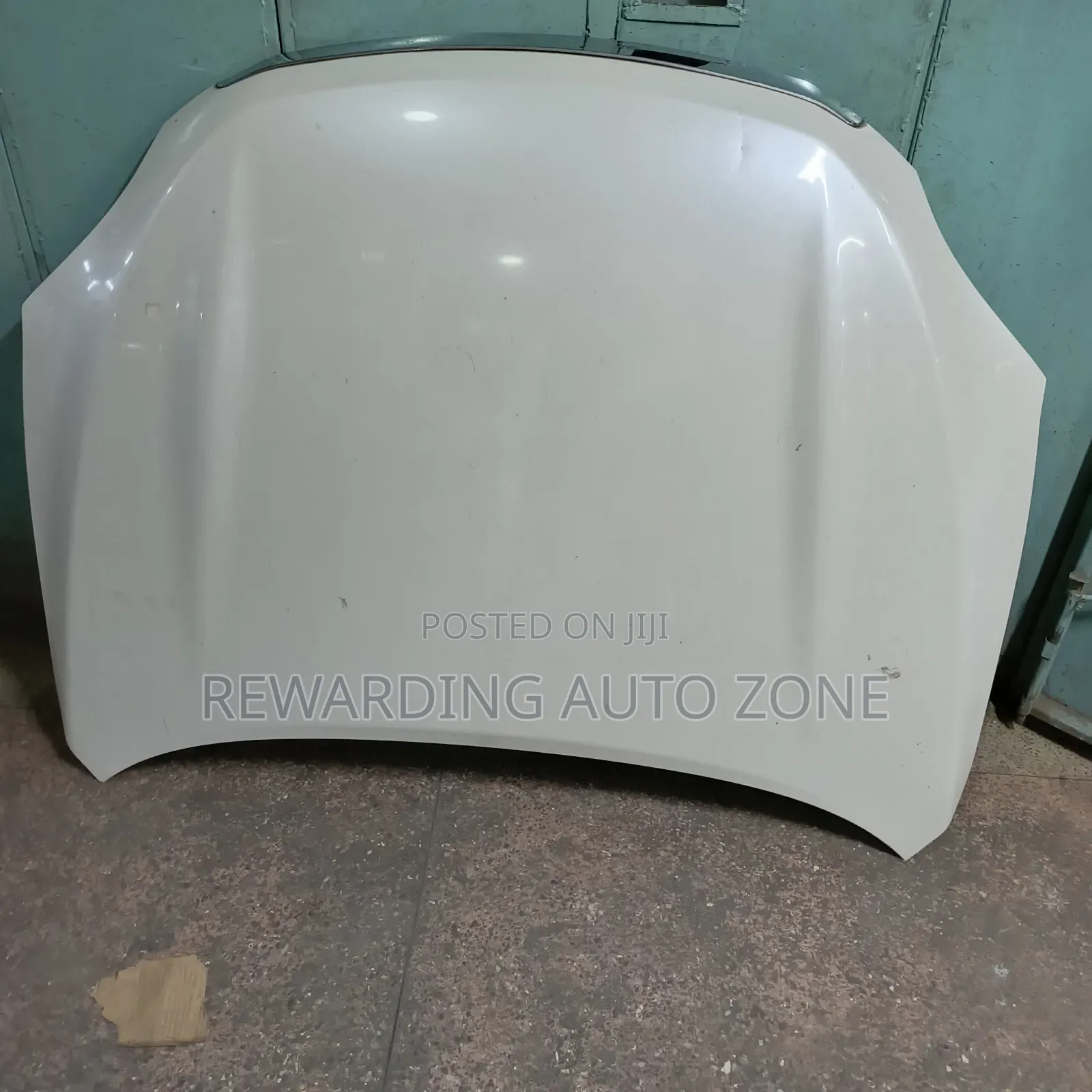 Vanguard Bonnet Pearl White in Colour Clean