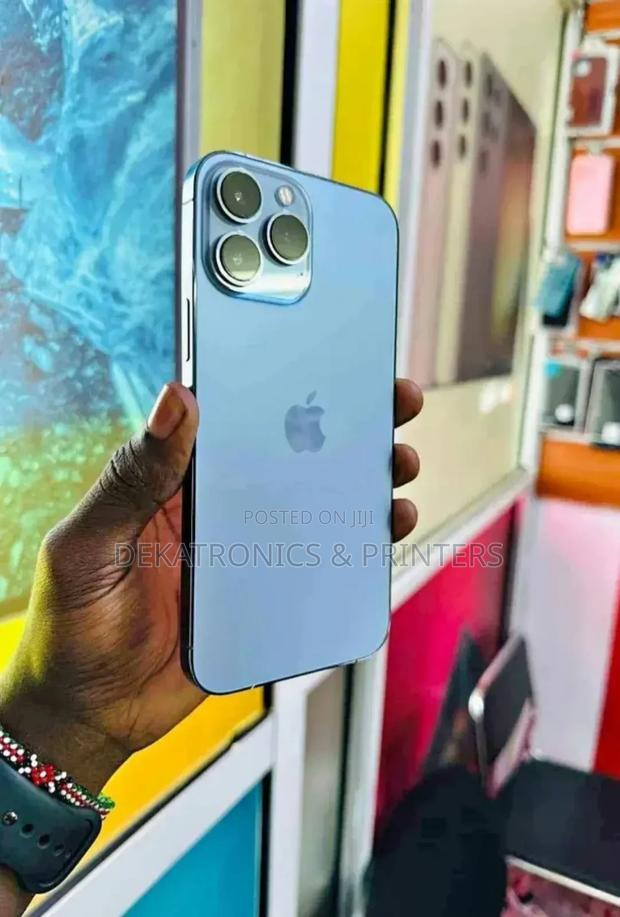 Apple iPhone 13 Pro 256 GB Blue - main view