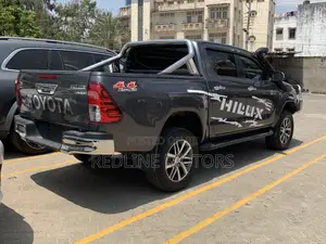 Toyota Hilux SR5+ 4x4 2018 Gray