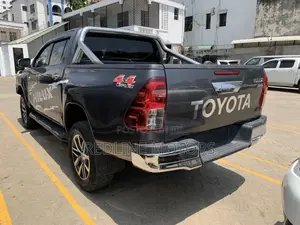 Toyota Hilux SR5+ 4x4 2018 Gray