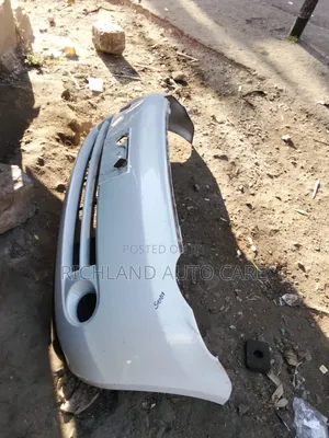 Front Toyota Sienta