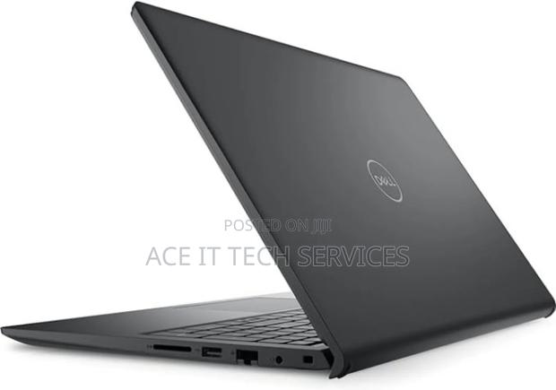 New Laptop Dell Vostro 3520 8GB Intel Core i7 SSD 512GB - main view
