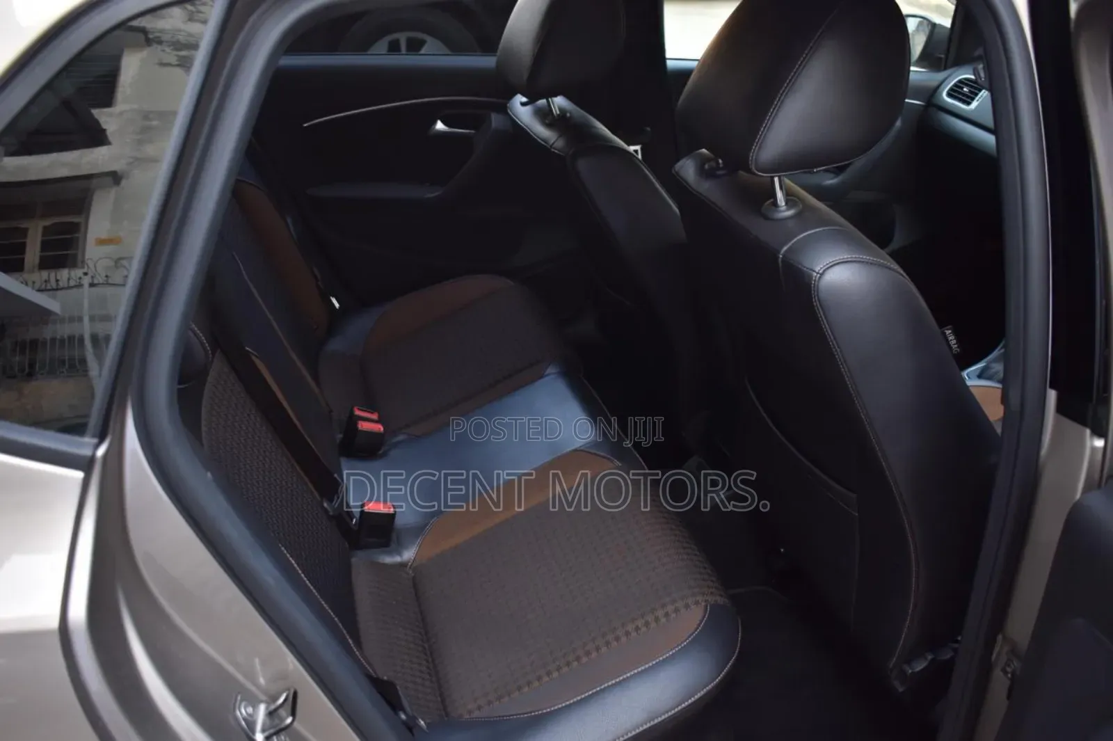 Volkswagen Polo 2018 Gold
