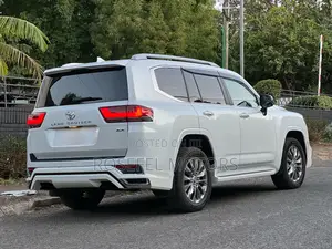 Toyota Land Cruiser 2022 Pearl