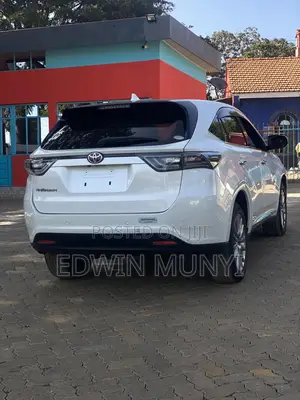 Toyota Harrier 2.0 2017 White