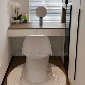 Home Chairs: Modern Plastic Casual Full Back Side Chair