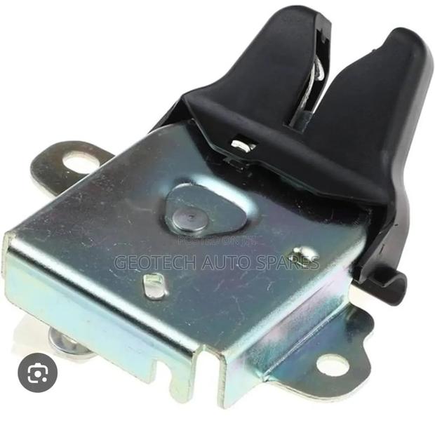 Toyota Axio Boot Lock - main view