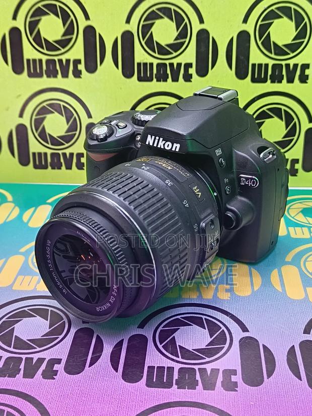 Nikon D40 DSLR Camera - main view