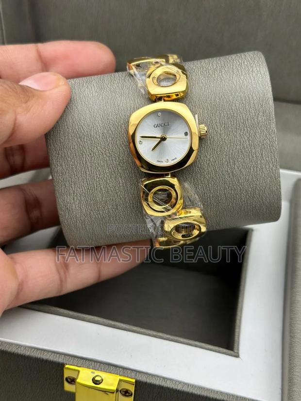 Simple Gucci Watch - main view