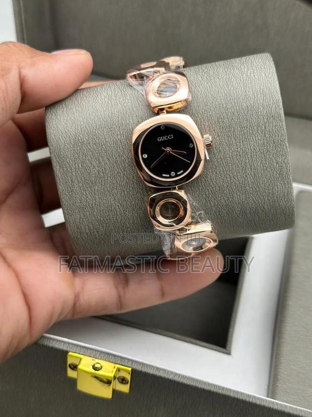 Simple Gucci Watch - thumbnail 2