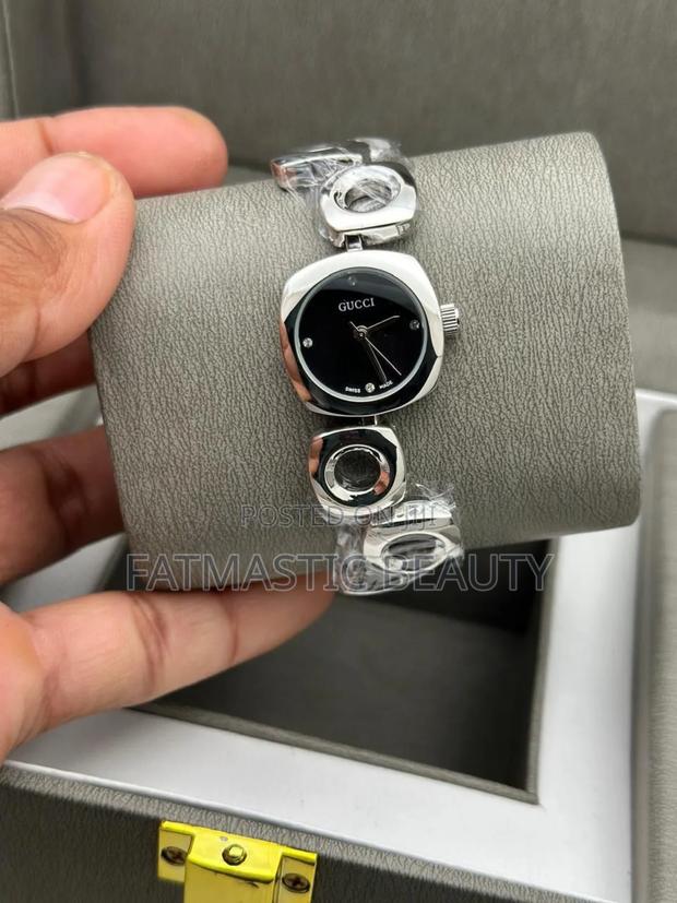 Silver / Black Gucci Watch - main view