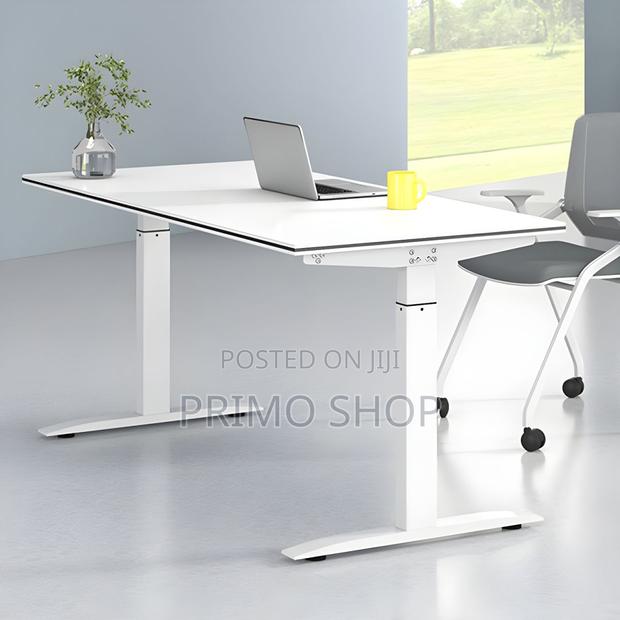 Office Tables: Adjustable Standing Desk Shape in Rectangle - main view