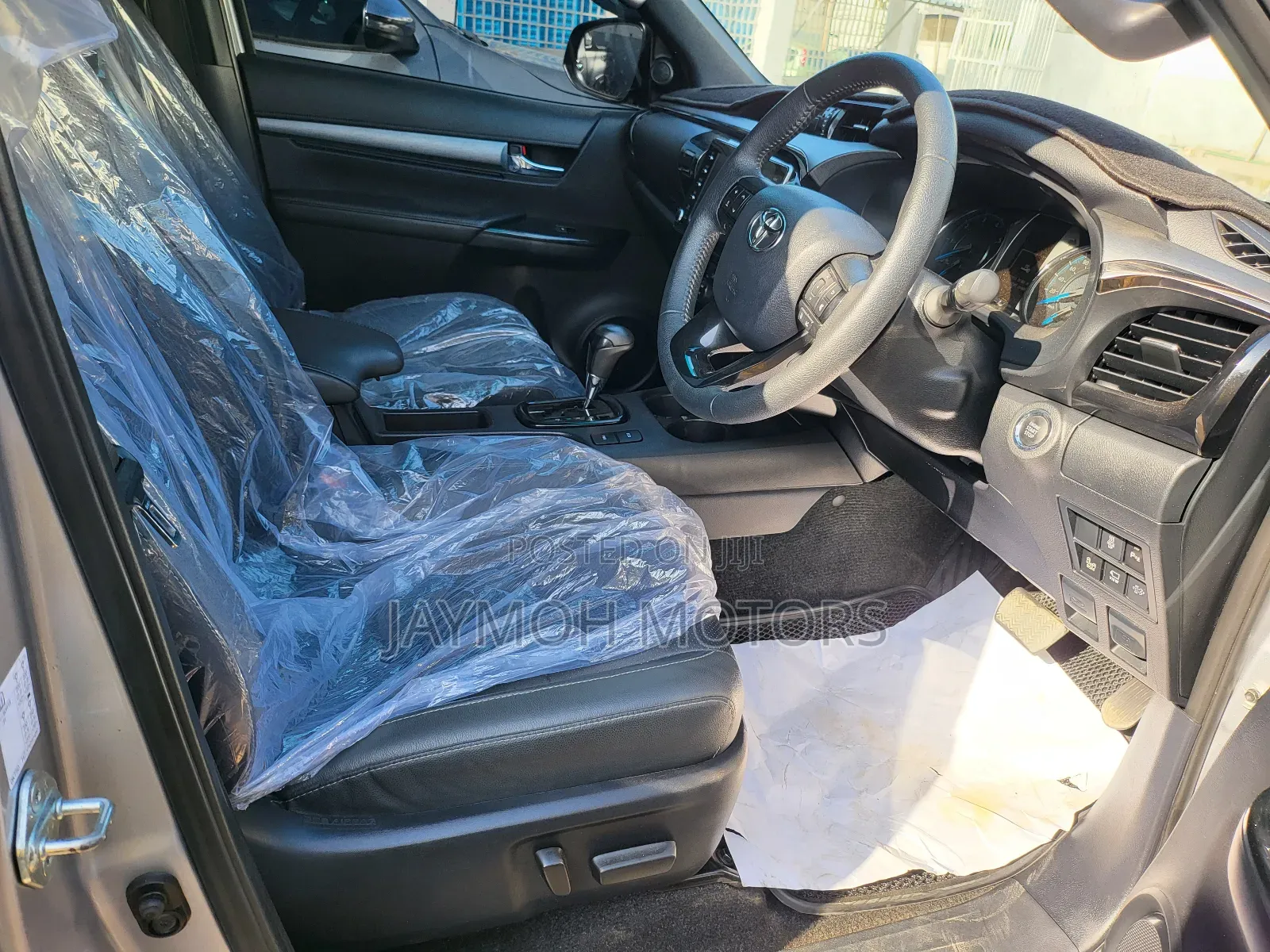 Toyota Hilux 2023 Silver