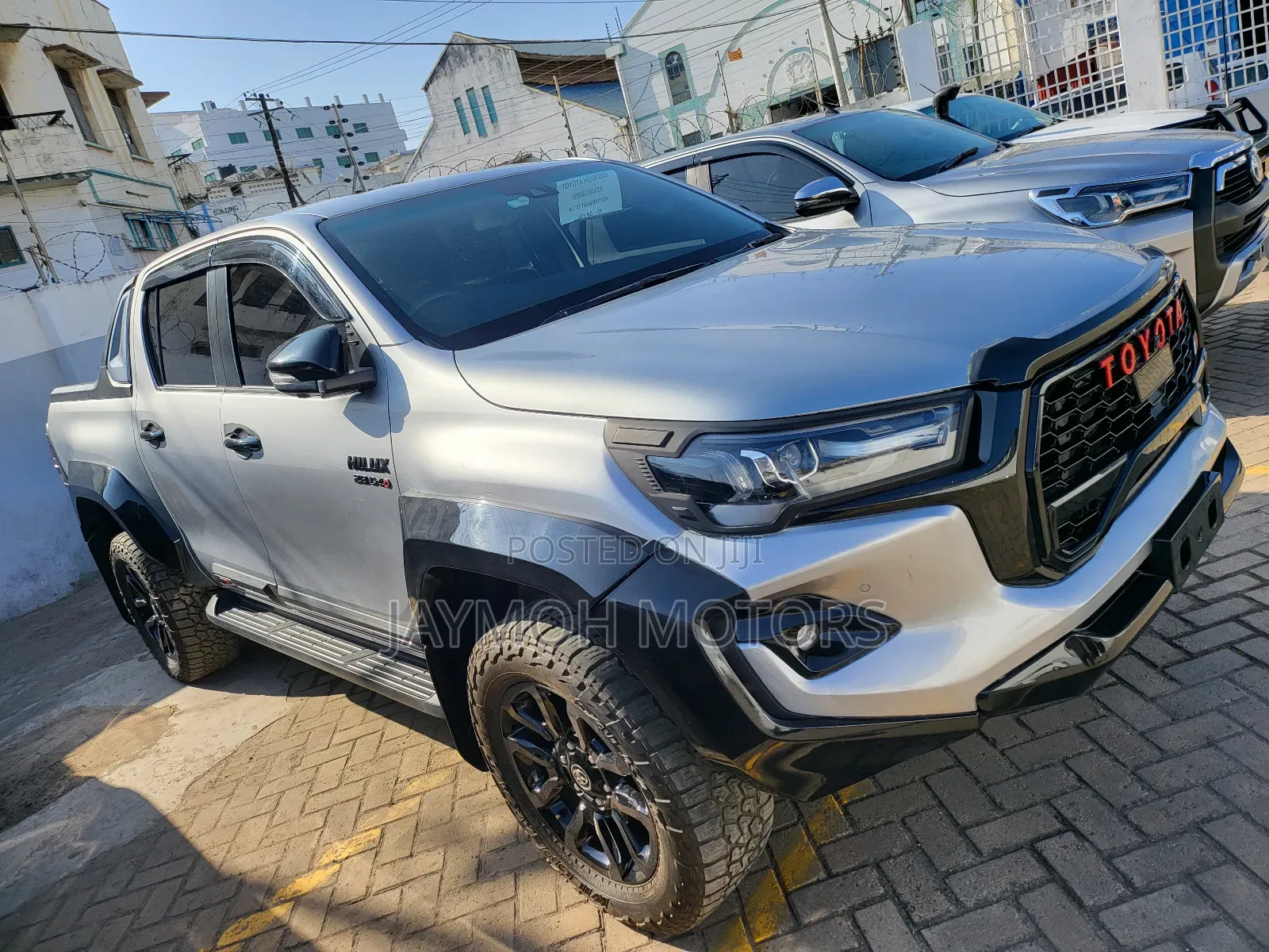 Toyota Hilux 2023 Silver