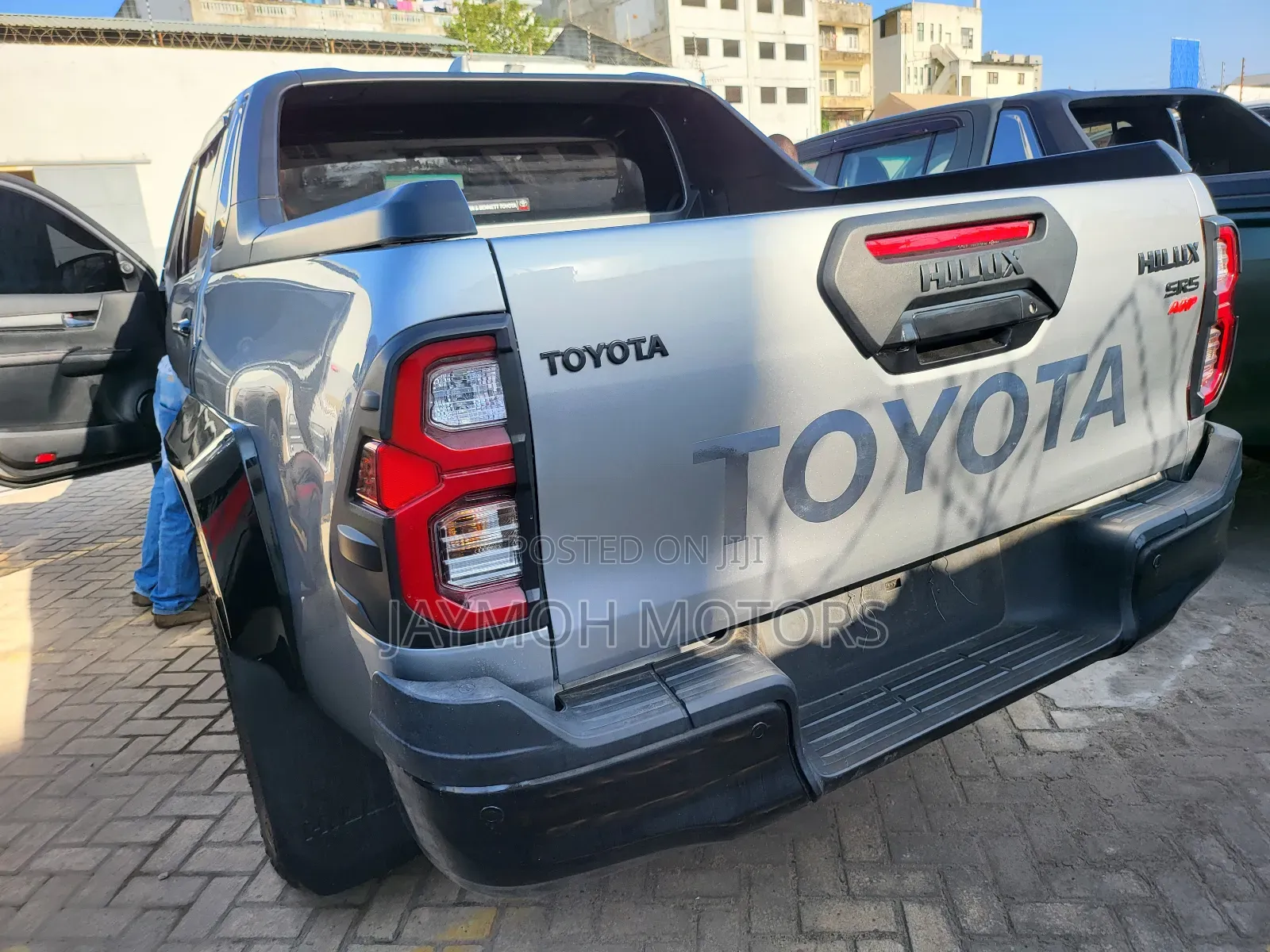 Toyota Hilux 2023 Silver