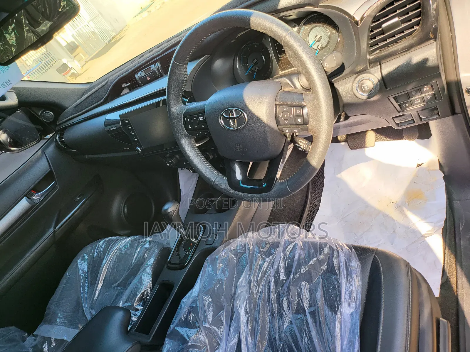 Toyota Hilux 2023 Silver