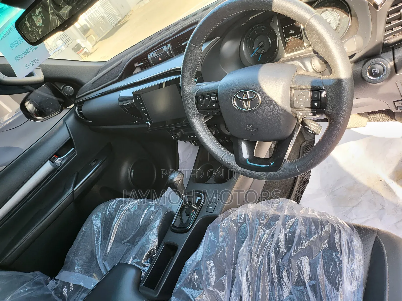 Toyota Hilux 2023 Silver