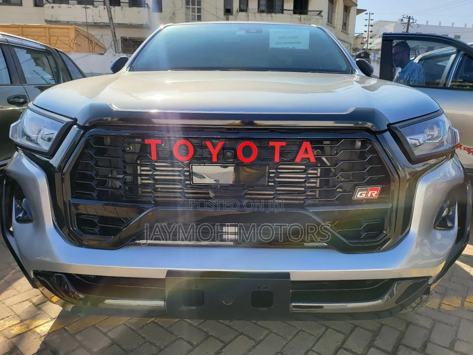 Toyota Hilux 2023 Silver