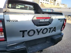 Toyota Hilux 2019 Silver