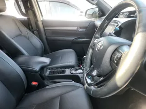 Toyota Hilux 2019 Silver