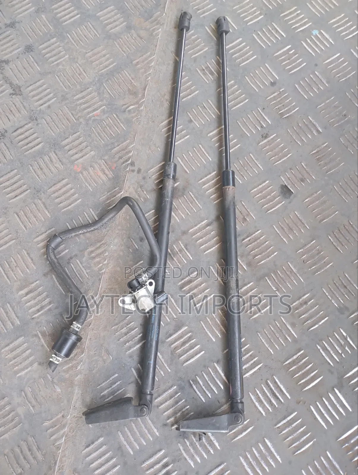 Nissan Hr12 Boot Shock