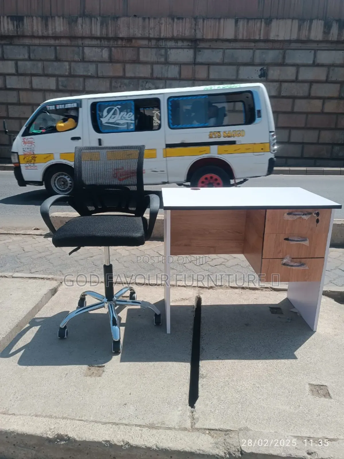 Modern 0.9m Office Desk With Mesh Chair Rf3wq