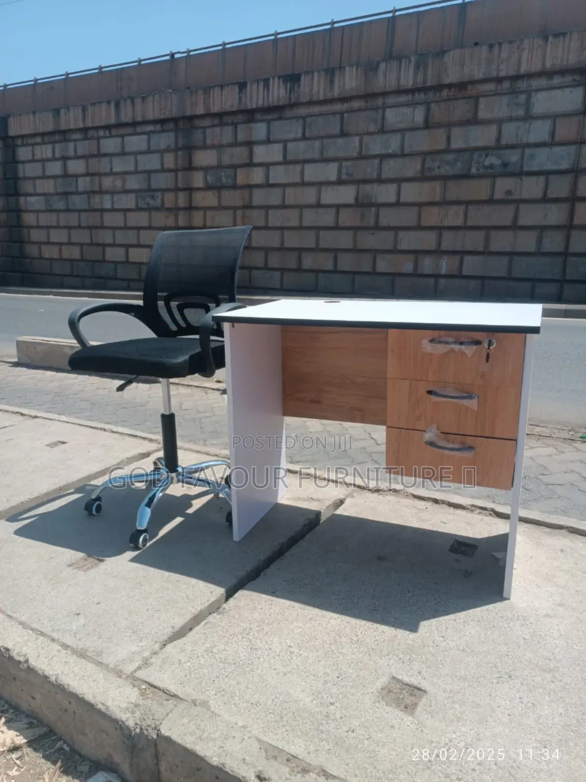 Elegant 0.9m Office Desk With Mesh Chair Qj6hb