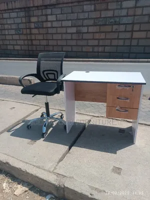 0.9m Whitish Office Table Desk With Mesh Chair Ek8tf