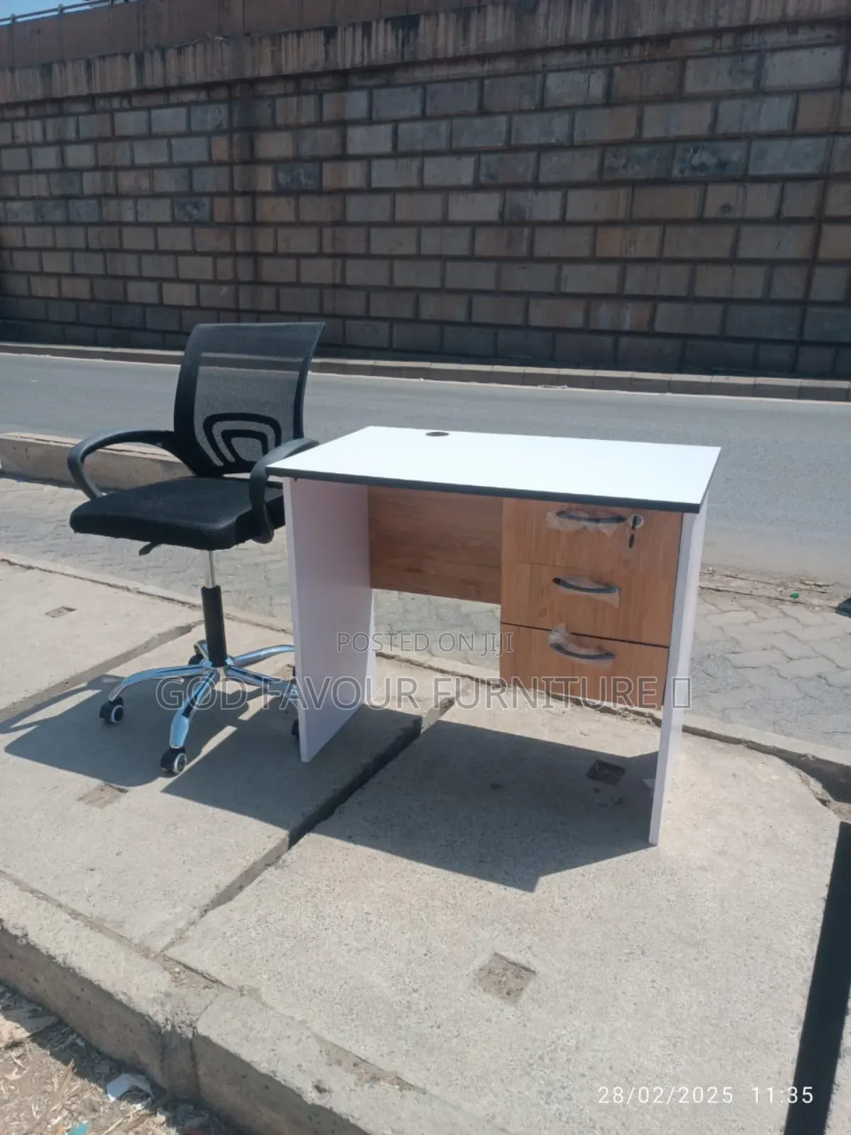 Beautiful White Office Desk 0.9m With Mesh Chair Yg9kj