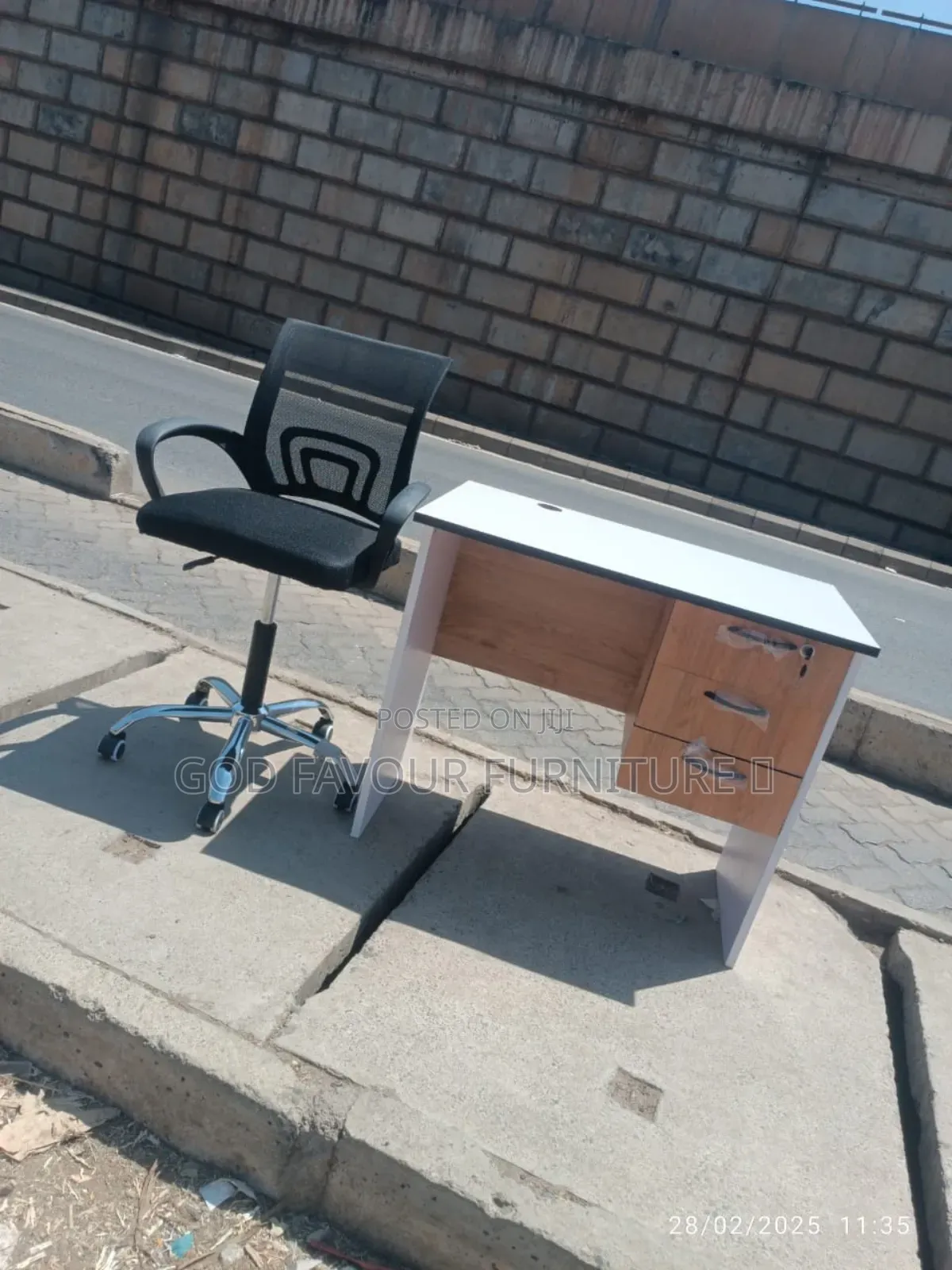 Elegant White 0.9m Office Desk With Mesh Chair Tf6yr