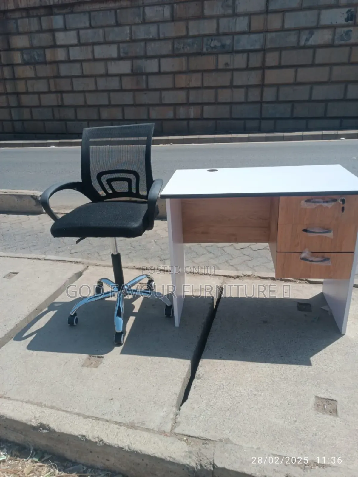 White 0.9m Office Desk With Black Mesh Chair Gk8wz