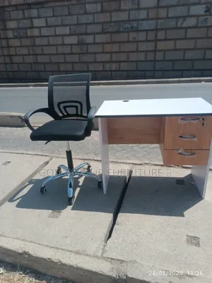 White 0.9m Office Desk With Black Mesh Chair Gk8wz