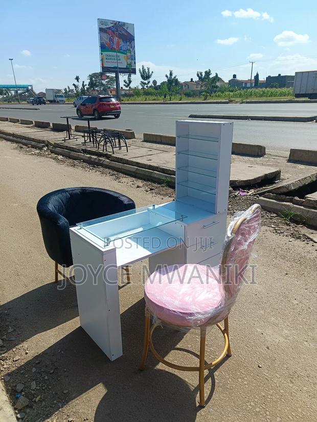 Manicure Set With Glass Table Top - thumbnail 3