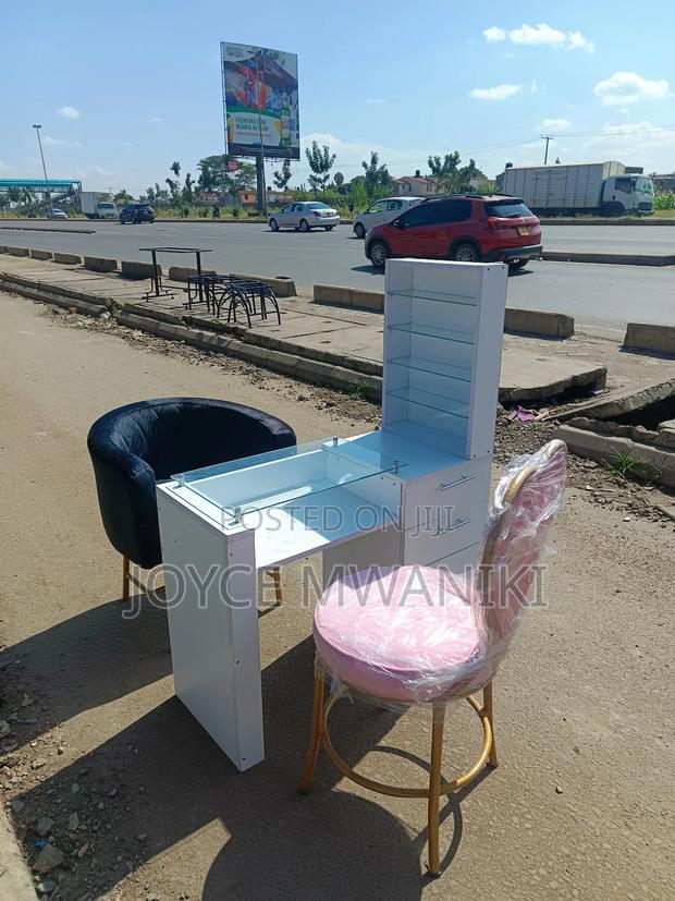 Manicure Set With Glass Table Top - thumbnail 4
