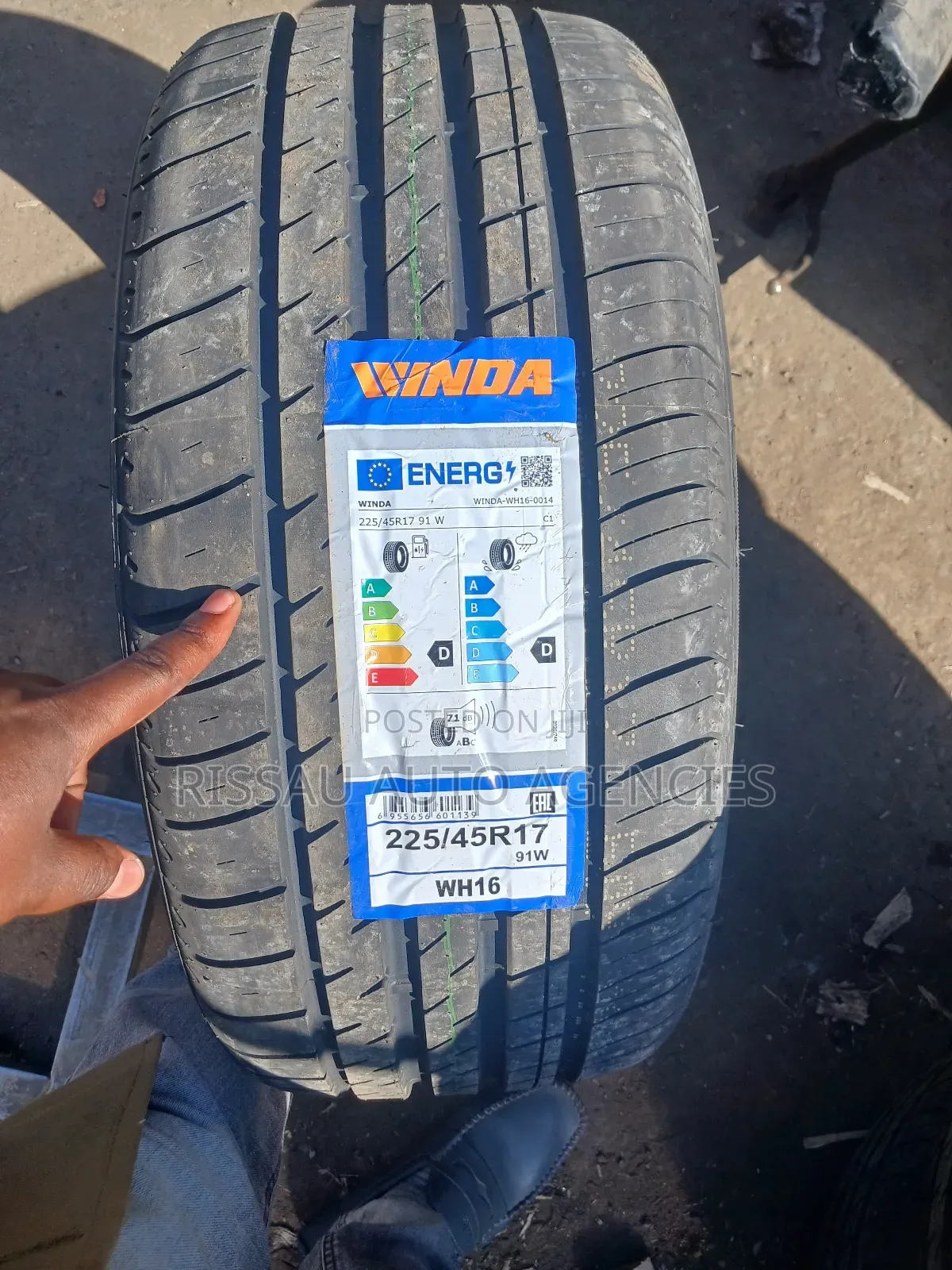 225/45 R 17 Winda Low Profile Tyres Made in China.