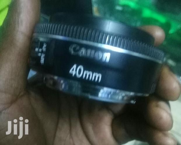 Canon 40mm F2.8 Lens for Blurring Background