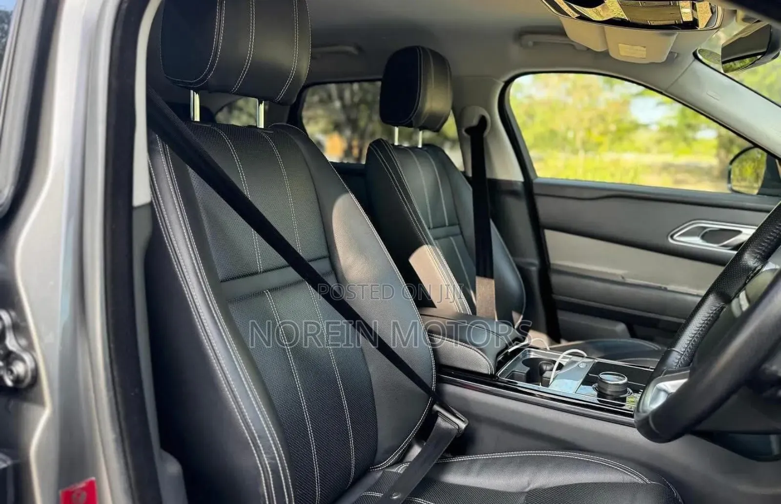 Land Rover Range Rover Velar 2020 Gold