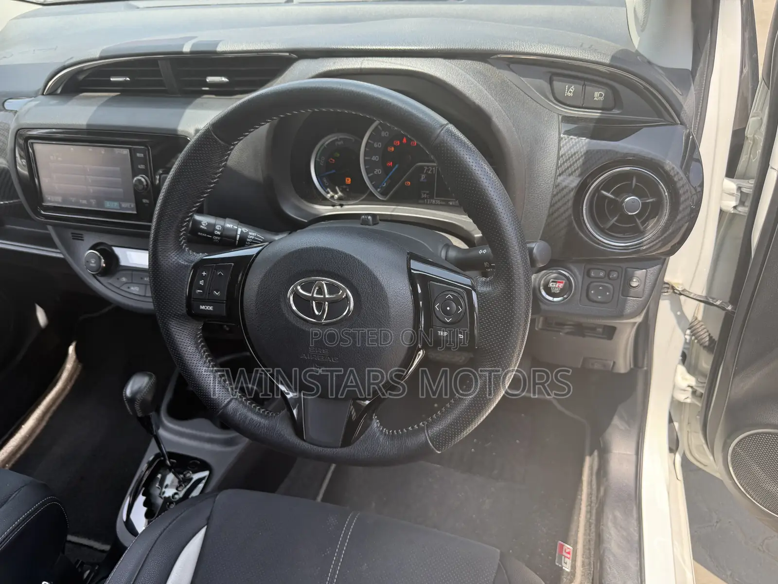 Toyota Vitz 1.5 FWD Hybrid 5dr 2018 White