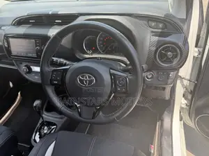 Toyota Vitz 1.5 FWD Hybrid 5dr 2018 White