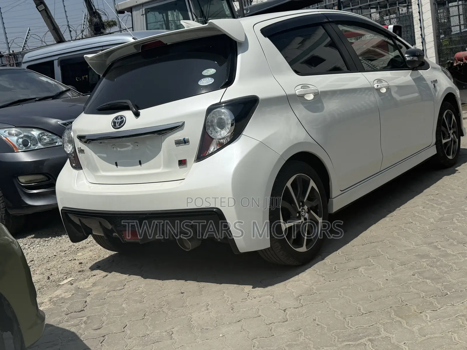 Toyota Vitz 1.5 FWD Hybrid 5dr 2018 White