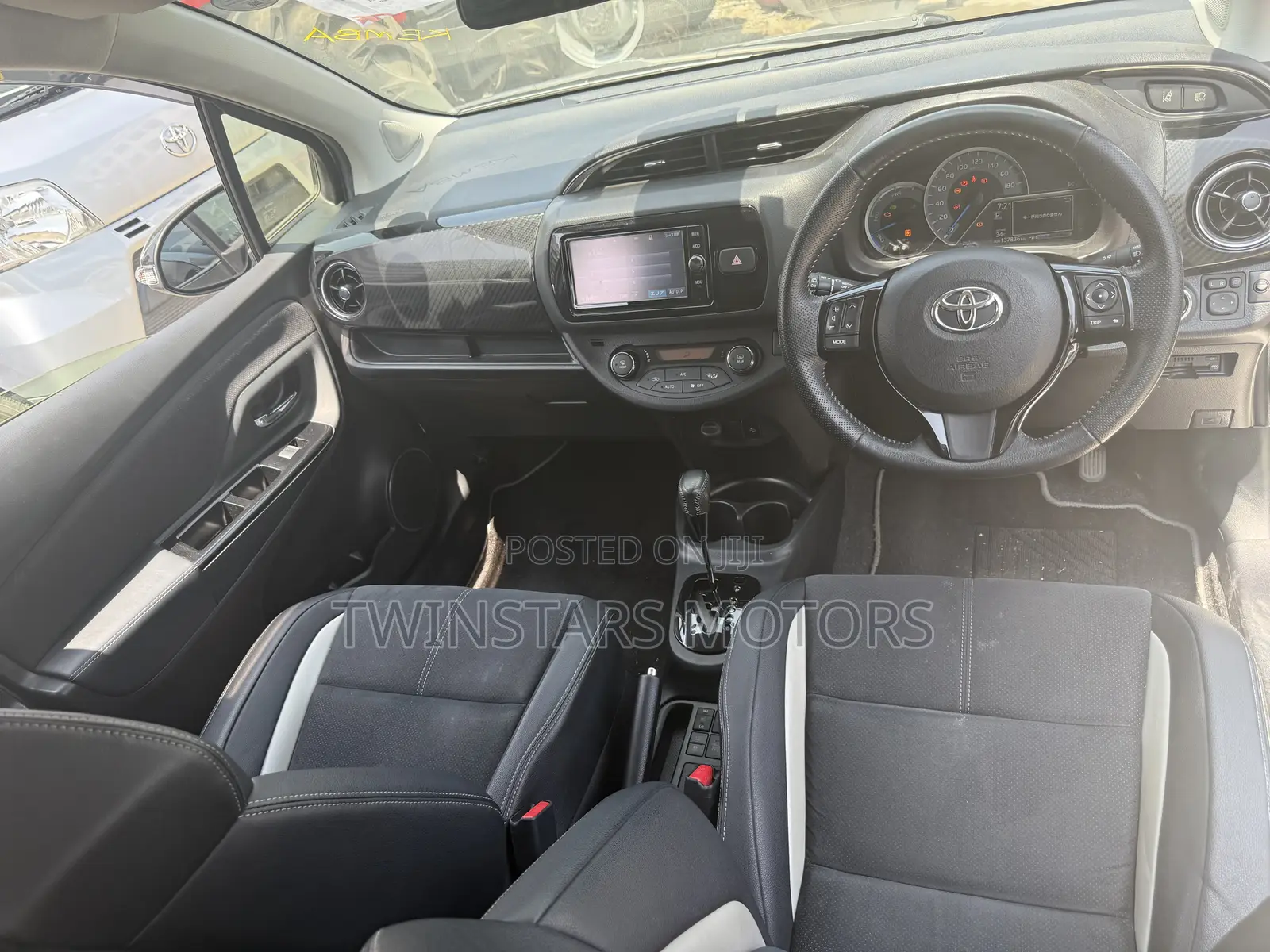 Toyota Vitz 1.5 FWD Hybrid 5dr 2018 White